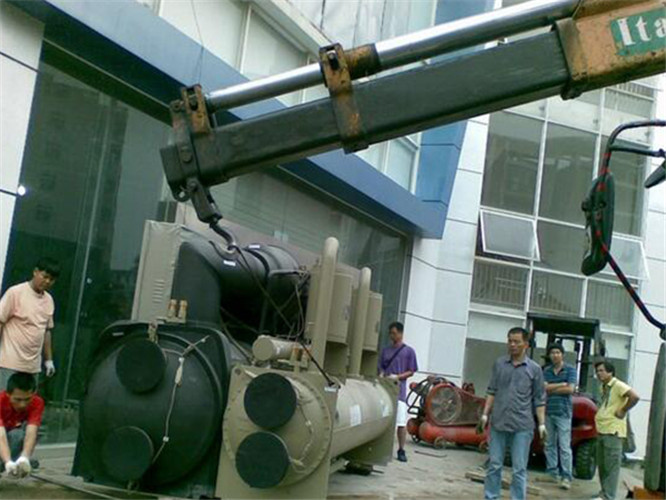 融安县随车吊和汽车吊的核心区别是什么？哪种更省钱？